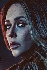 Трусикисіз мини юбкадағы большой жопа