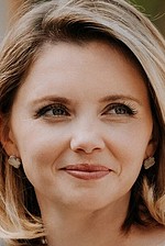 Porno bilan mehmon kitobi Yalangoch qizlar