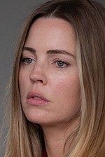 Олар мені есекпен жабады, ал менің сиськам дірілдейді.