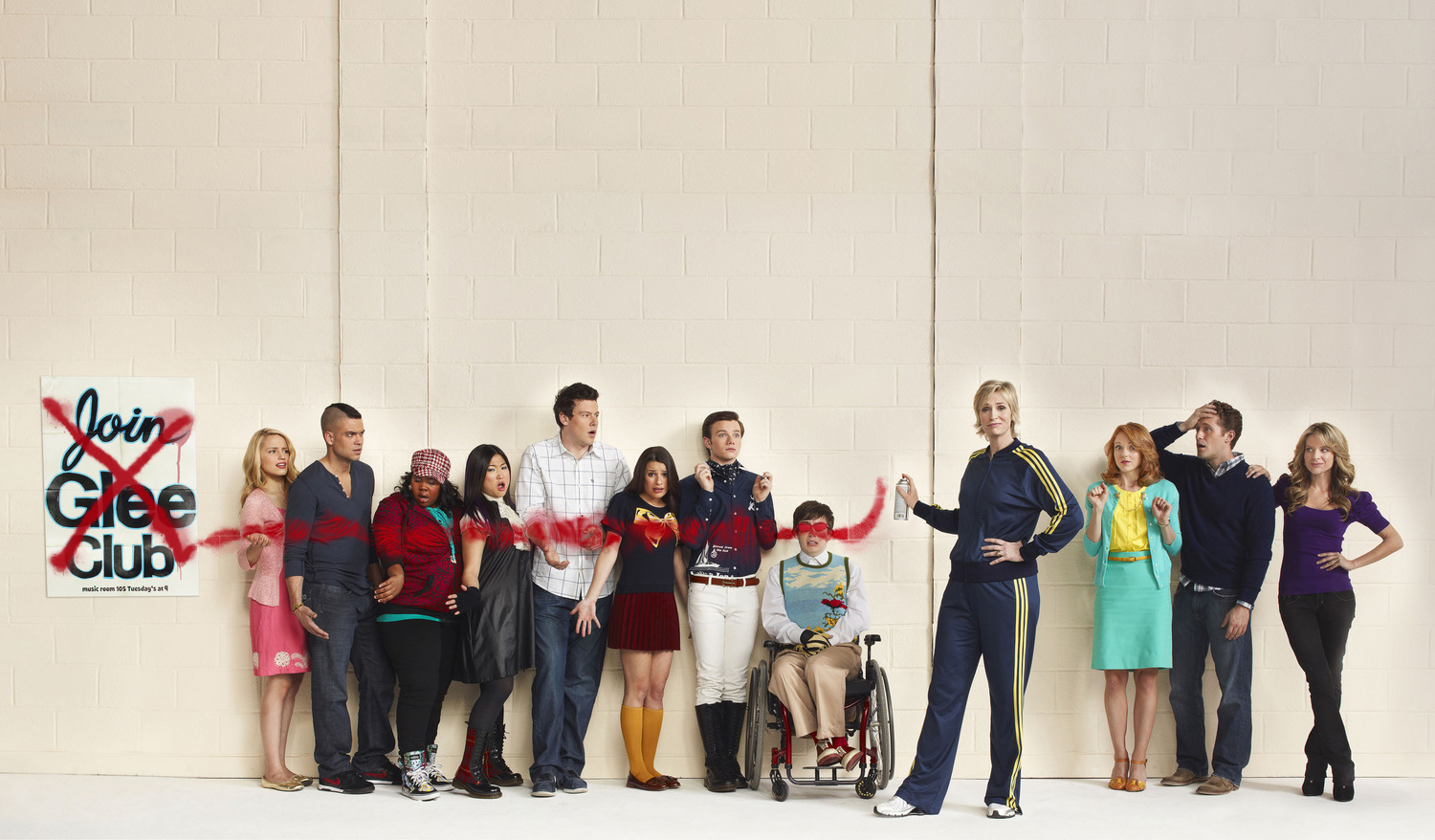 Сериал «Хор» (2009 – 2015): Дианна Агрон, Марк Саллинг, Эмбер Райли, Дженна Ушковиц, Кори Монтейт, Лиа Мишель, Крис Колфер, Кевин МакХэйл, Джейн Линч, Джейма Мейс, Мэттью Моррисон, Джессалин Гилсиг 1500x879