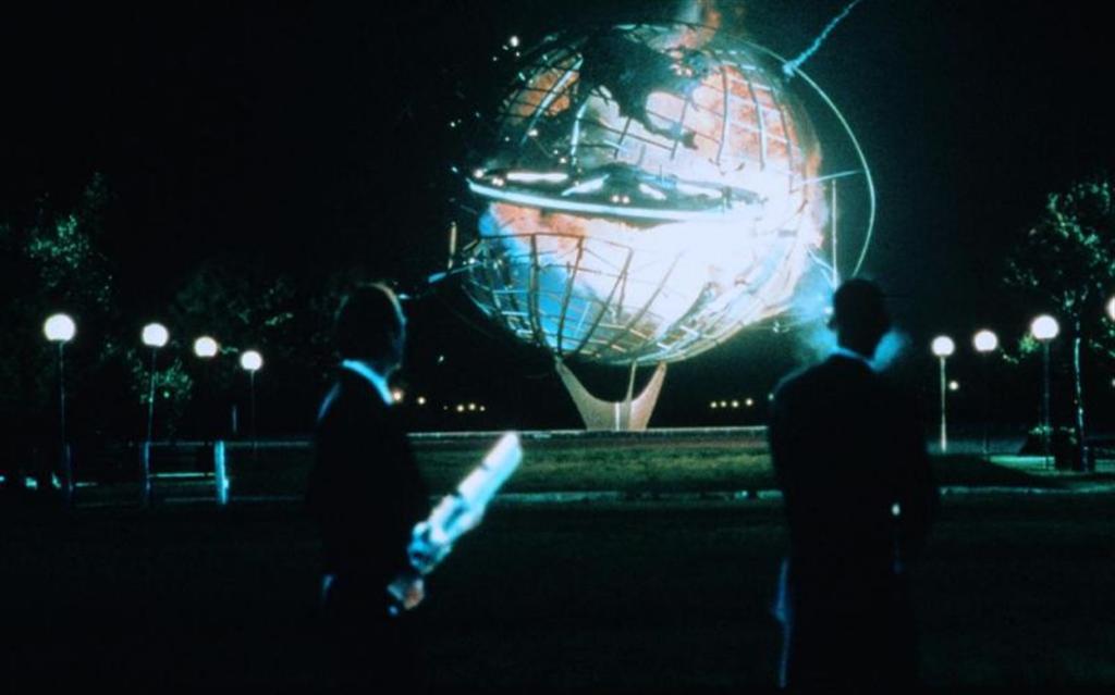 Люди в черном летающая тарелка. Мэттью макконахи темная башня. Темная башня уолтер арт. Башня с летающей тарелкой. Летающая тарелка фильм 1964.