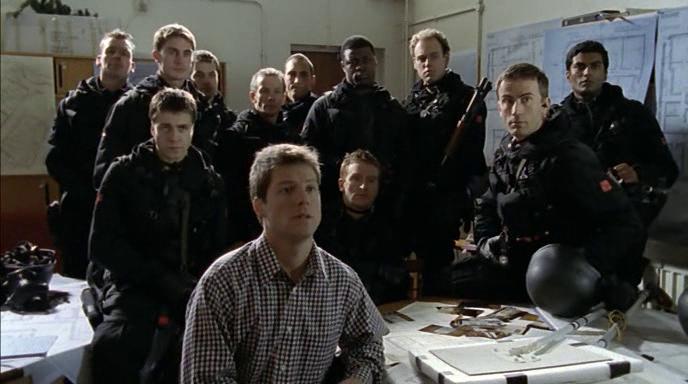 Серіал «Элита спецназа» (2002 – 2006): Алекс Рід, Тоні Карран, Еліот Коуен, Луїс Декоста Джонсон, Джемі Дрейвен, Сендхіл Рамамурті, Джеймі Бамбер 688x384