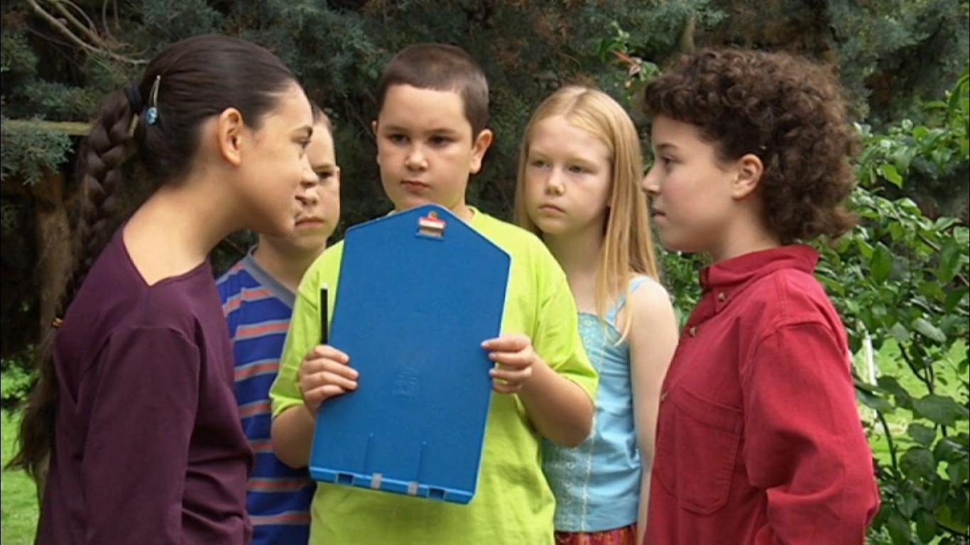Серіал «История Трейси Бикер» (2002 – 2006): Джей Мехер, Дені Хармер, Монтанна Томпсон, Сонни Муслим, Челси Пэдли 1 сезон, 2 епізод — «Dares» 1366x768