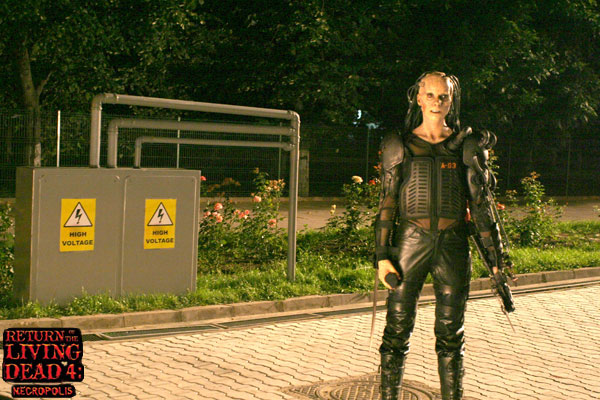 Возвращение живых мертвецов 1987. Возвращение мертвецов 2. Возвращение живых мертвецов 3 джули. Возвращение живых мертвецов 3. Возвращение живых мертвецов 4 некрополис 2005.