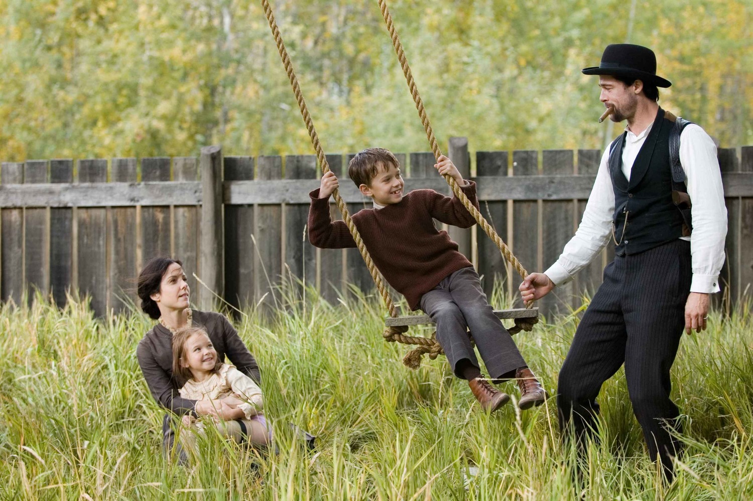 Фильм «Как трусливый Роберт Форд убил Джесси Джеймса» (2007): Мэри-Луиз Паркер, Бруклин Пру, Дастин Боллинджер, Брэд Питт 1500x998