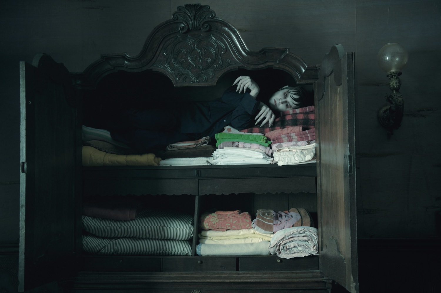 Мрачные тени (фильм, 2012)