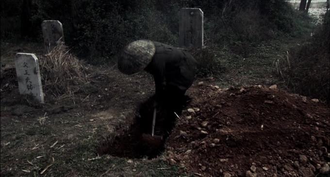 Тает лед спят мертвецы в могильной мгле. Малинькиймишутка среди могил. Ворона на кладбище. Кладбище фон. Тает лед спят мертвецы в могильной мгле.