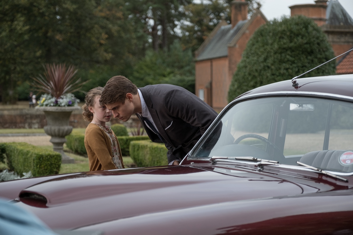 Movie "Crooked House" (2017): Honor Kneafsey, Max Irons 1500x1000