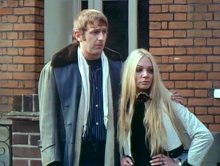 Серіал «Монті Пайтон: Літаючий цирк» (1969 – 1974): Ґрехем Чепмен 1 сезон, 8 епізод — «Полная передняя нагота» (Full Frontal Nudity) 720x544