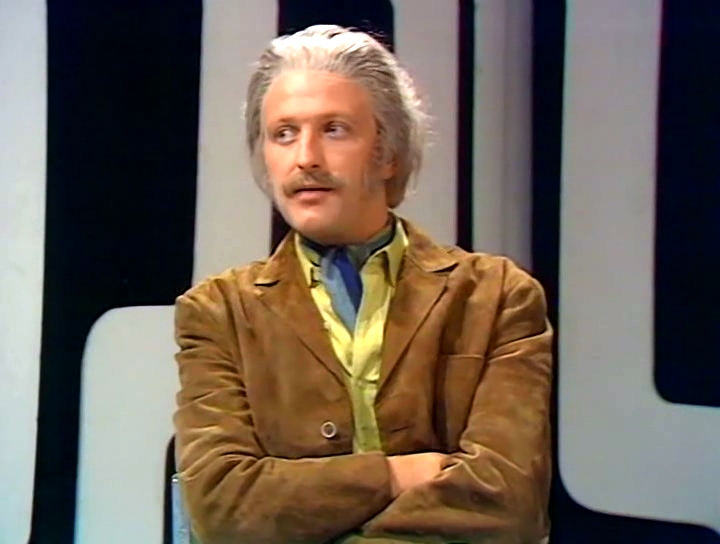 Серіал «Монті Пайтон: Літаючий цирк» (1969 – 1974): Ґрехем Чепмен 1 сезон, 1 епізод — «Куда, Канада?» (Whither Canada?) 720x544