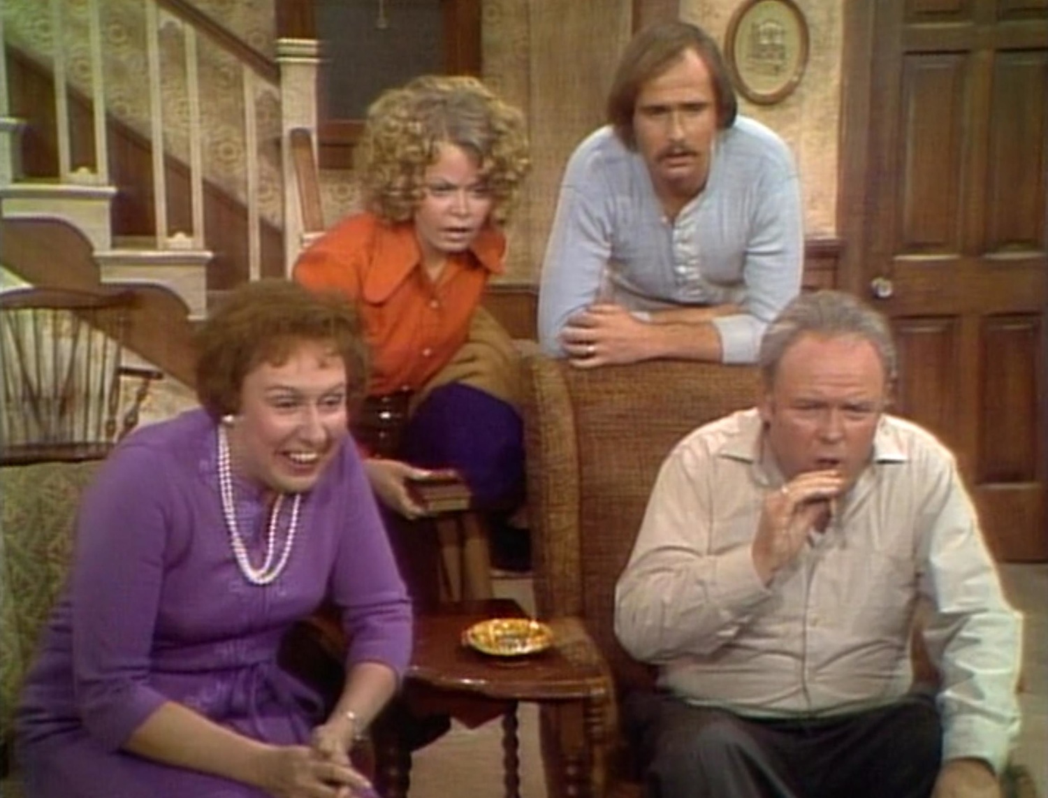 Серіал «Справи сімейні» (1971 – 1979): Джин Степлтон, Роб Рейнер, Сэлли Стразерс, Керрол О'коннор 1 сезон, 9 епізод — «Edith Has Jury Duty» 1500x1143