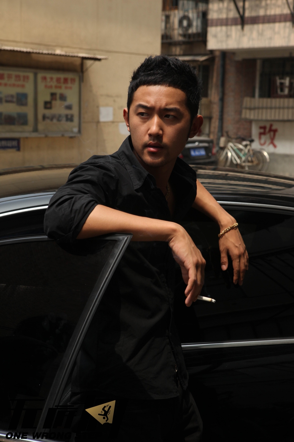 Шаг 2011. Сделка фильм 2012 кадры. Неверный шаг фильм. Неверный шаг фильм. Неверный фильм 2009.