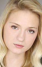 Ешлі Фусс — Holly Riggs