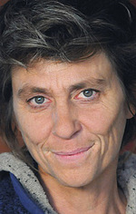 Жюльетт Плюмекок-Меш — Hélène Saulnier