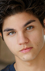 Чейз Остін — Kevin