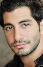 Пол Еліа — Charles Gray