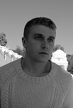 Шэйн Пакс — Party Goer, у титрах не вказаний