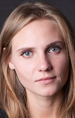Кристина Савина — официантка