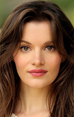 Емілі Барбер — Alice