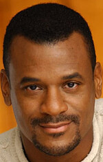 Джон Бентлі — Officer Lang