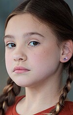 Arya Posey — Mall Kid, uncredited