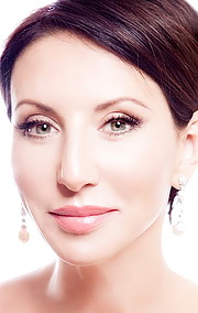 Ұялы телефоныңыздағы жоғары сапалы порно Үйдегі қисық есек фотосы