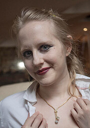 Люси Мьюз - актриса, продюсер, сценарист