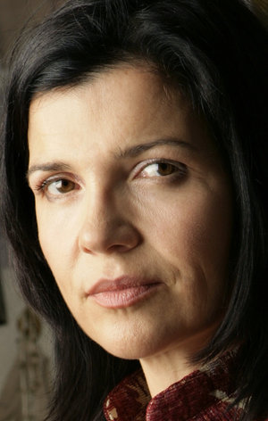 Али Хьюсон (Ali Hewson)