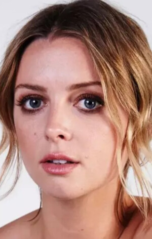 Үлкен жалған сиськи бар секс видеолар Онлайн порно үлкен киска