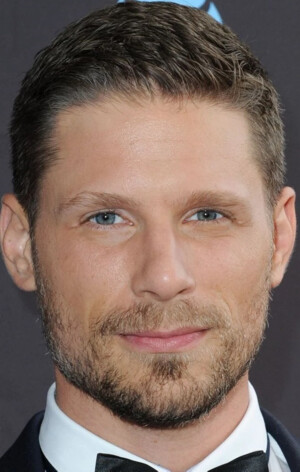 Метт Лауріа (Matt Lauria)