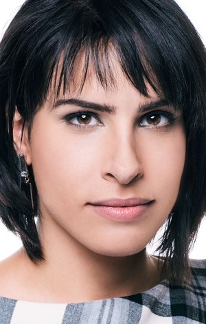 Дезіре Акхаван (Desiree Akhavan)