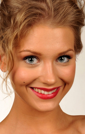 Үлкен жопамен мастурбация жасау