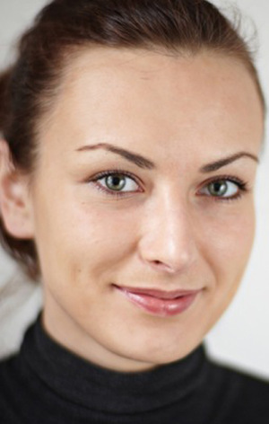 Жалаңаш өрт сөндірушілер латиностан кейін демалып жатыр