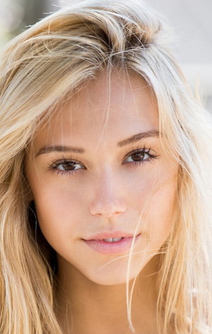 Alexis Ren - actress - biography, photo, best movies and TV shows
