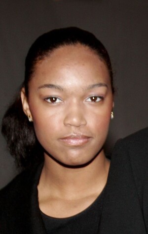 Аяқ жалау бейнеленген порно