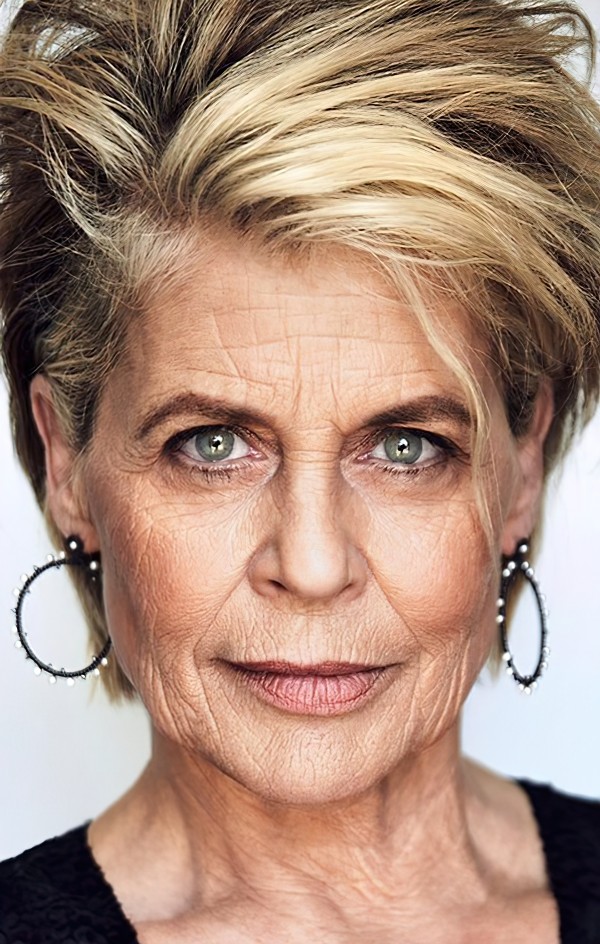 Screenshots - Linda Hamilton